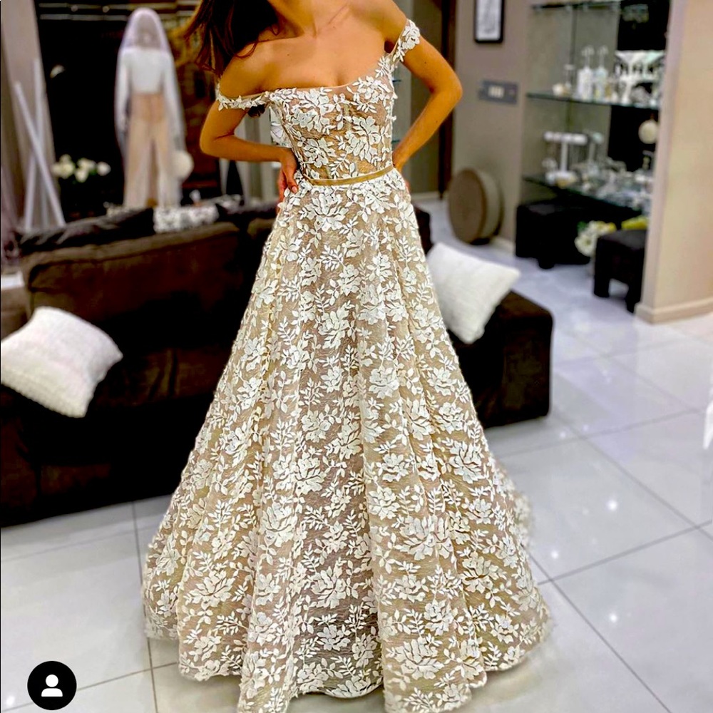 Bridal Gown w/matching veil